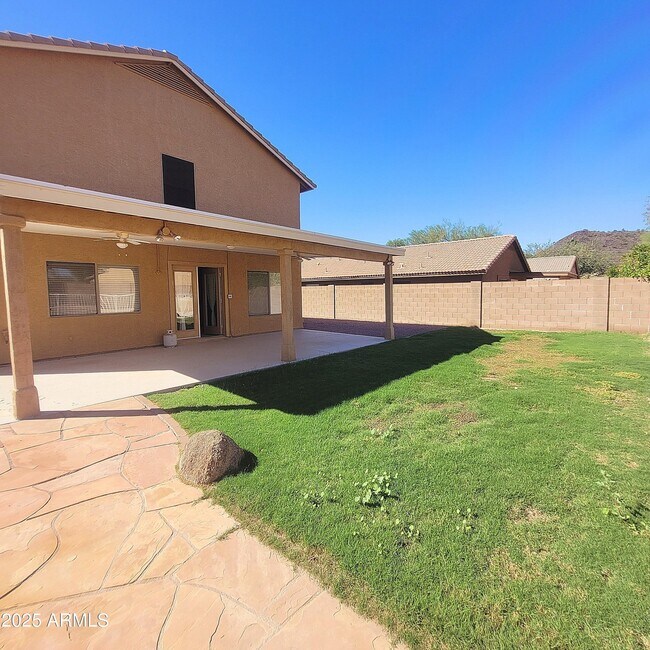 Building Photo - 2210 E Paraiso Dr