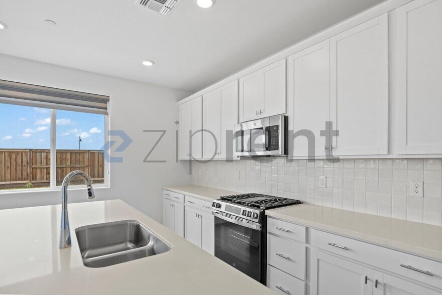 Building Photo - Unit