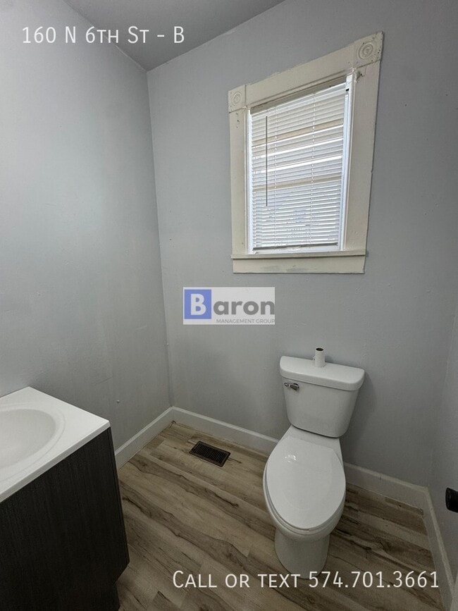 Building Photo - 160 N 6th St