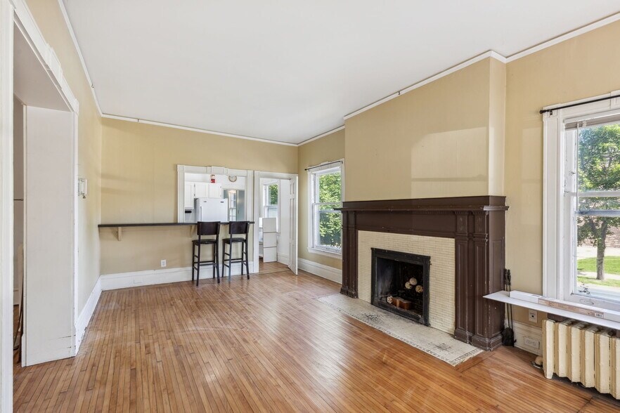 Dinning room. - 2400 Pleasant Avenue South