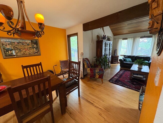 Building Photo - 4 Bed 2.5 Bath Home in North Boulder With ...