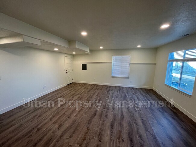 Building Photo - 945 Shadow Brk Ln