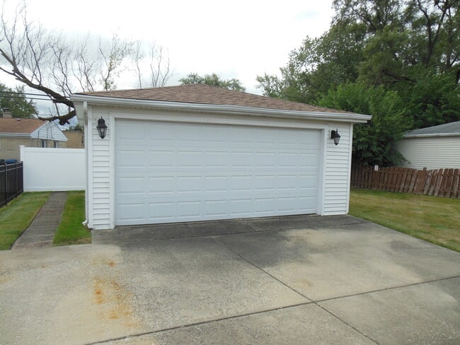 Building Photo - 508 E Butterfield Rd