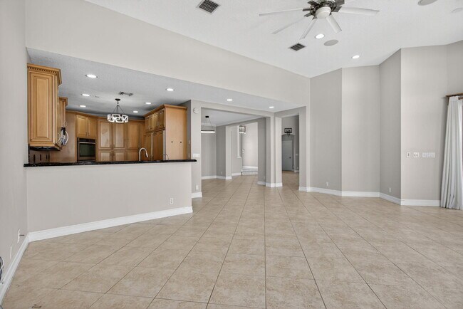 Building Photo - 4901 NE 29th Ave