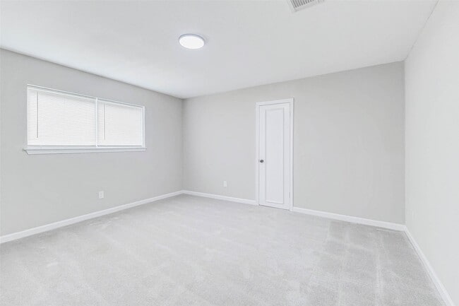 Building Photo - 5439 Lymbar Dr