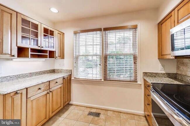 Building Photo - 1325 Chetworth Ct