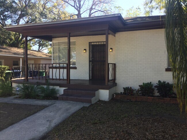 Building Photo - North Hyde Park Bungalow: Close to SOHO, Downtown & U.T.