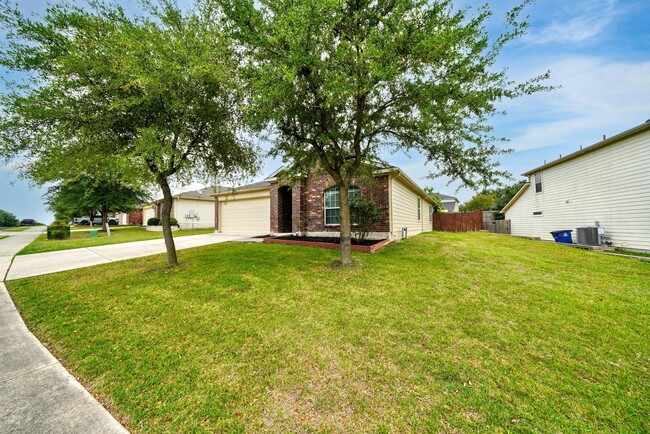 Building Photo - Charming 3-Bedroom Home in Schertz - Great...