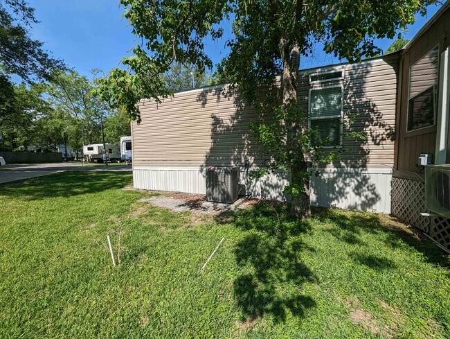 Building Photo - 2590 E Lucas Dr