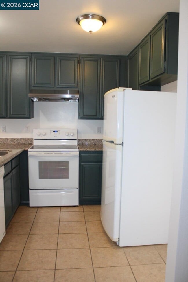 Building Photo - 2152 Blue Jay Cir