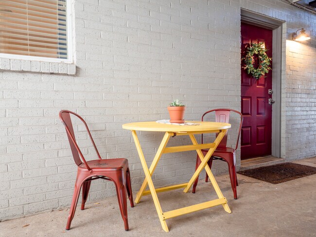 Building Photo - 2122 Hancock Dr