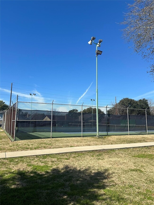 Building Photo - 2318 Aprilmont Dr