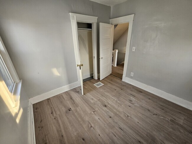 Building Photo - 1850 E 32nd St