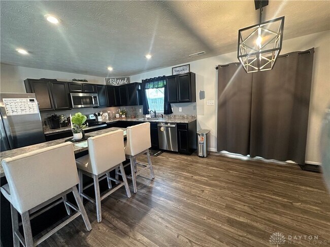 Building Photo - 2652 Kingman Dr