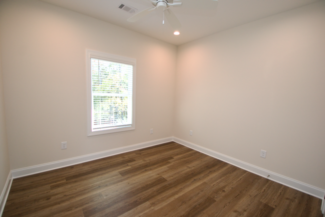 Building Photo - 3/2.5 Luxury Townhome Now Available!