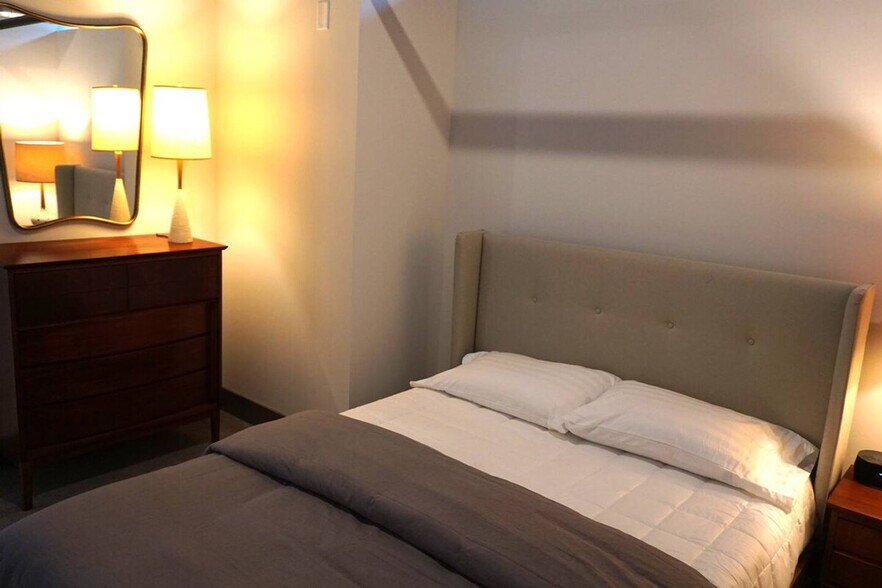 Building Photo - 350 East Ave