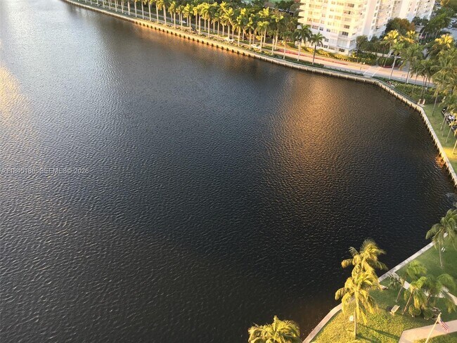 Building Photo - 18151 NE 31st Ct