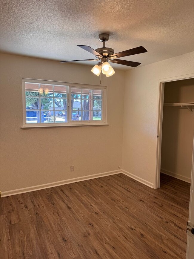 Building Photo - 913 Banyan Dr