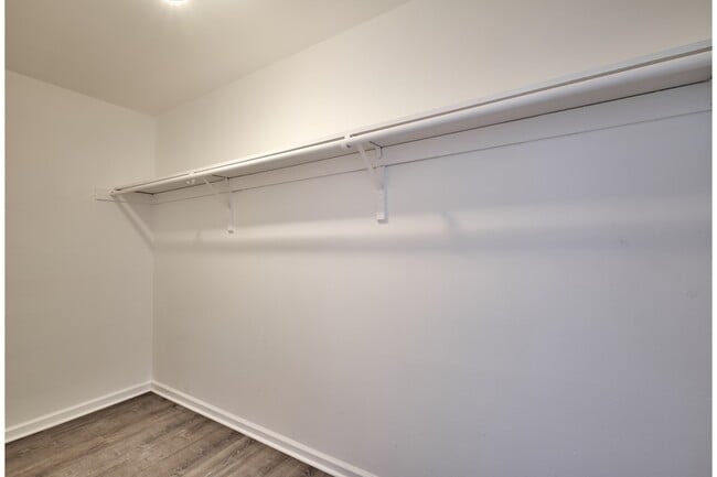 Building Photo - 8511 Canterbury Square W