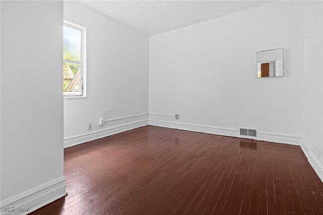 Building Photo - 740 Fern St