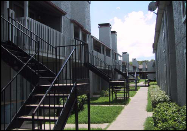 Lexington Apartments - Lexington