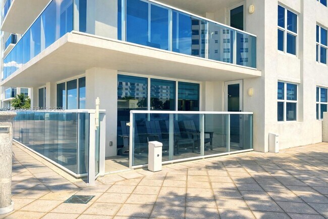 Building Photo - 2751 S Ocean Dr