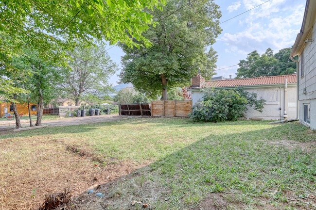 Building Photo - 911 4th St