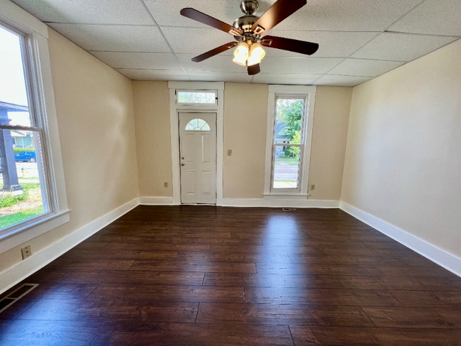 Building Photo - 1813 E Elm St