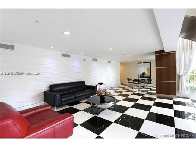 Building Photo - 1800 N Bayshore Dr