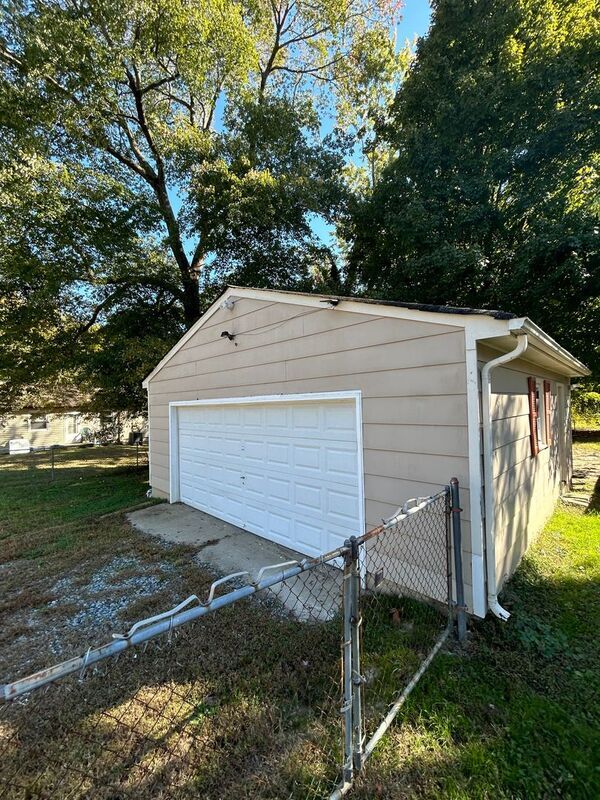 Building Photo - 2001 Old Iron Rd