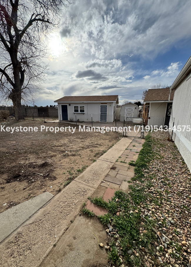 Building Photo - Country Living in a Newly Remodeled Home 3...