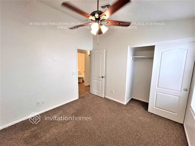 Building Photo - 12323 W Rancho Dr