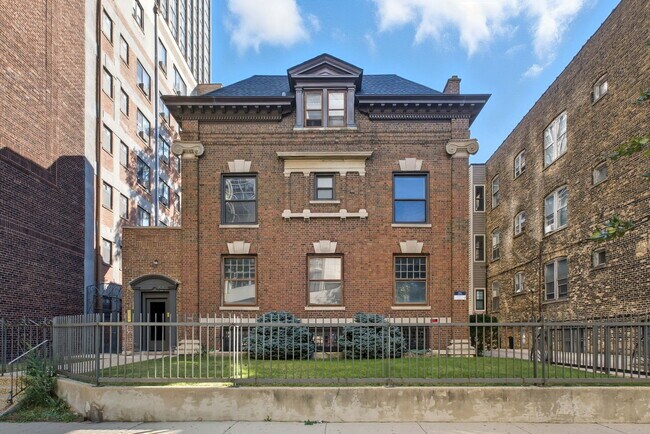 Building Photo - 3939 N Pine Grove Ave