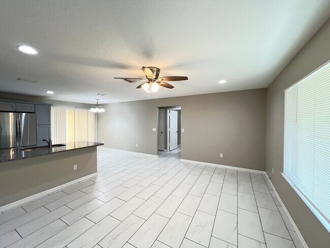 Building Photo - INCREDIBLE 3 Bedroom, 2 Bathroom Home In Ocklawaha!!