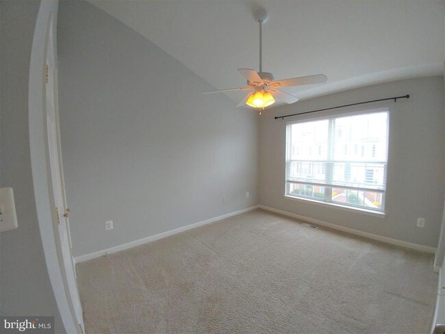 Building Photo - 8 Harbour Heights Dr