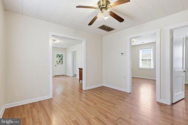 Building Photo - 9246 Prospect Ave