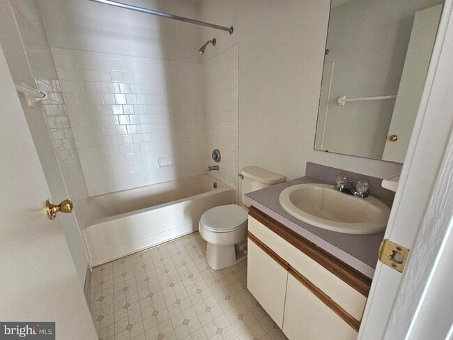 Building Photo - 38 Heatherfield Way