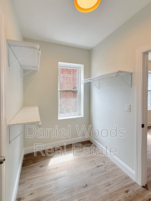 Building Photo - 4813 Chestnut St