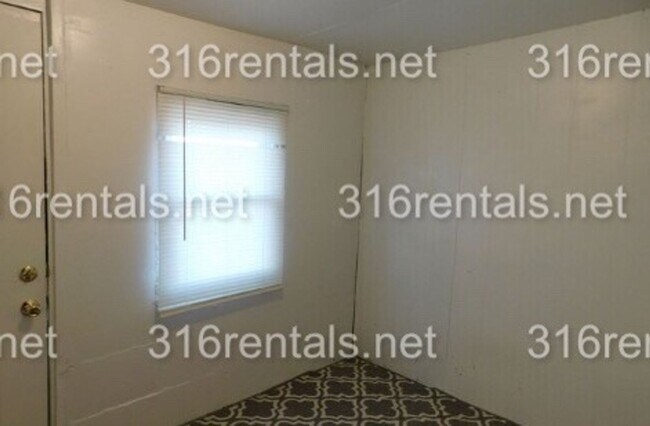 Building Photo - 621 Osage St