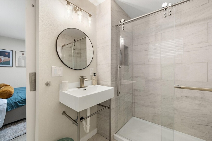 Building Photo - 2410 W Bruneau Pl