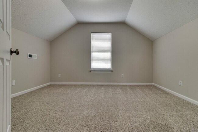 Building Photo - 4910 Court Dr