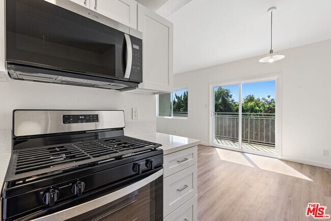 Building Photo - 836 Ashland Ave