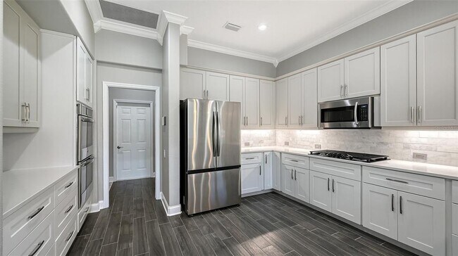 Building Photo - 6911 Riversedge St Cir