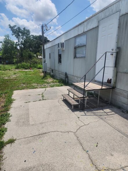 Building Photo - 219 Dairy Rd
