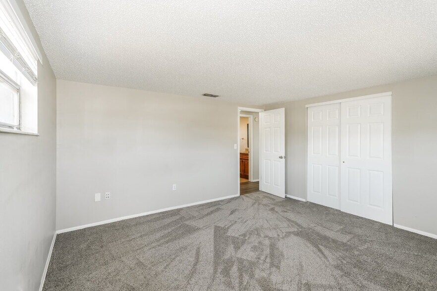Building Photo - 11610 Meadow Dr
