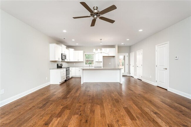 Building Photo - 3260 Academy Dr