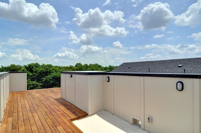 Building Photo - 2514 Forest Park Blvd