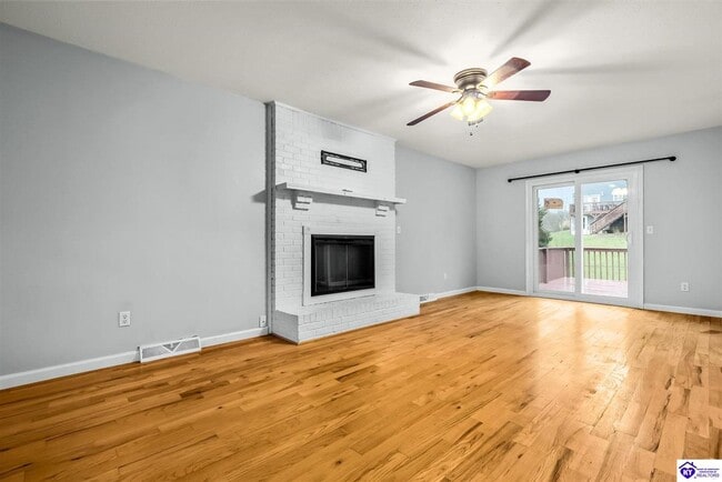 Building Photo - 215 Darrell Dr