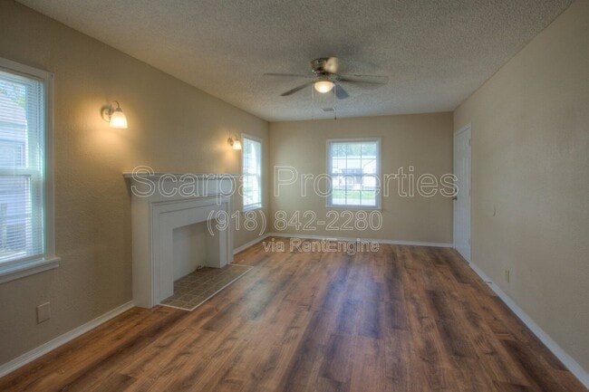 Building Photo - 230 E Zion St