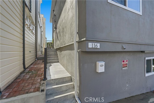 Building Photo - 116 5th Pl